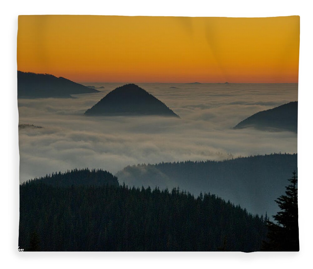 Beauty In Nature Fleece Blanket featuring the photograph Peaks Above the Fog at Sunset by Jeff Goulden