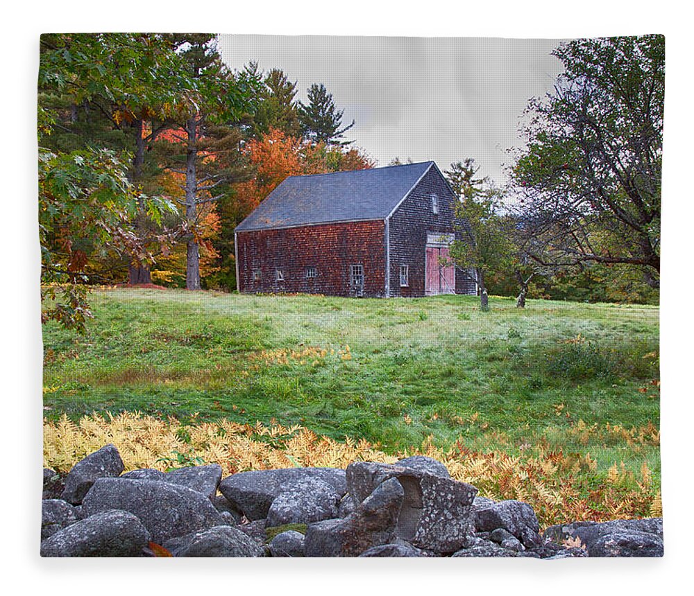 Chocorua Fall Colors Fleece Blanket featuring the photograph Red door barn by Jeff Folger