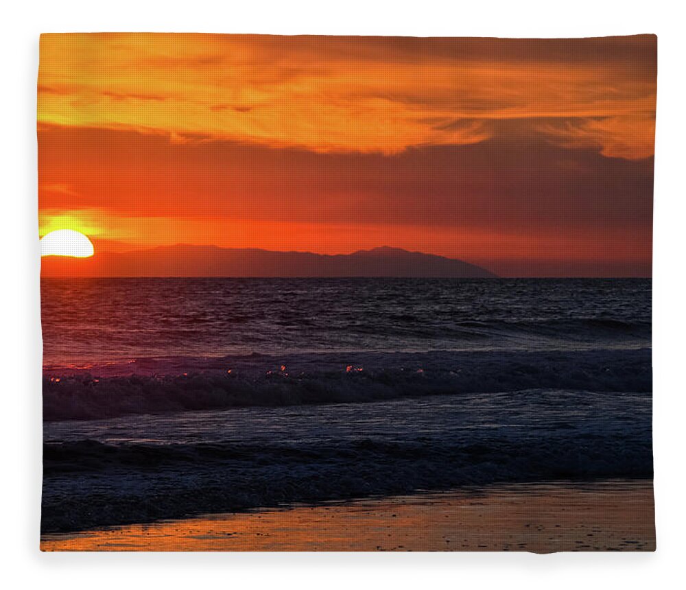 Newport Beach Fleece Blanket featuring the photograph Santa Catalina Island Sunset by Kyle Hanson