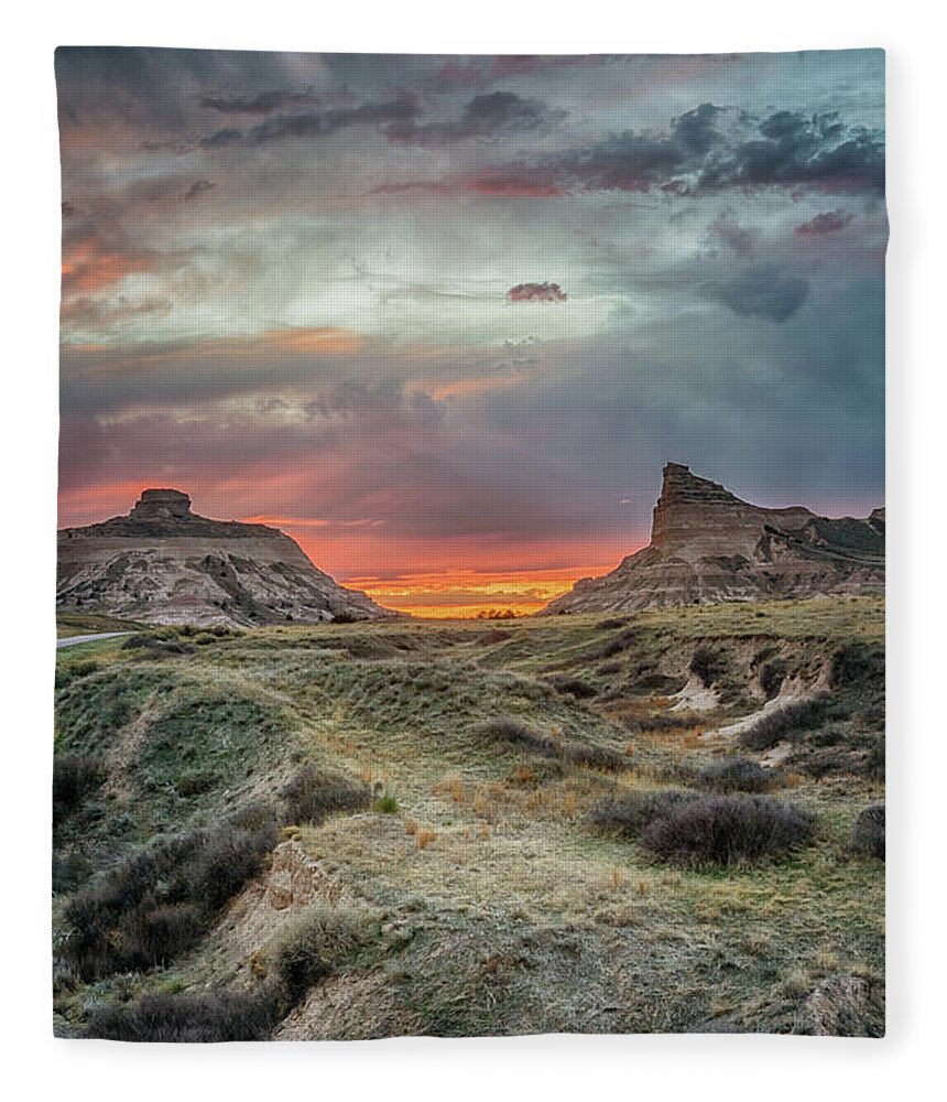 Scotts Bluff Fleece Blanket featuring the photograph Scotts Bluff Sunset by Susan Rissi Tregoning