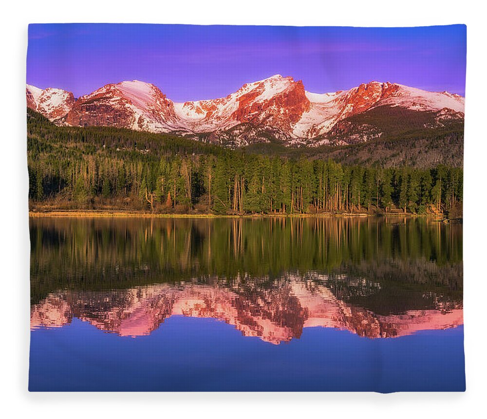 Sunrise Fleece Blanket featuring the photograph Sunrise at Sprage Lake by Darren White