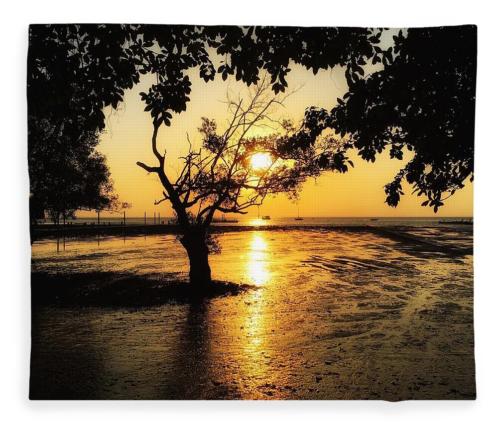 Sunrise Fleece Blanket featuring the photograph The Dawn of a New Day by Doris Aguirre