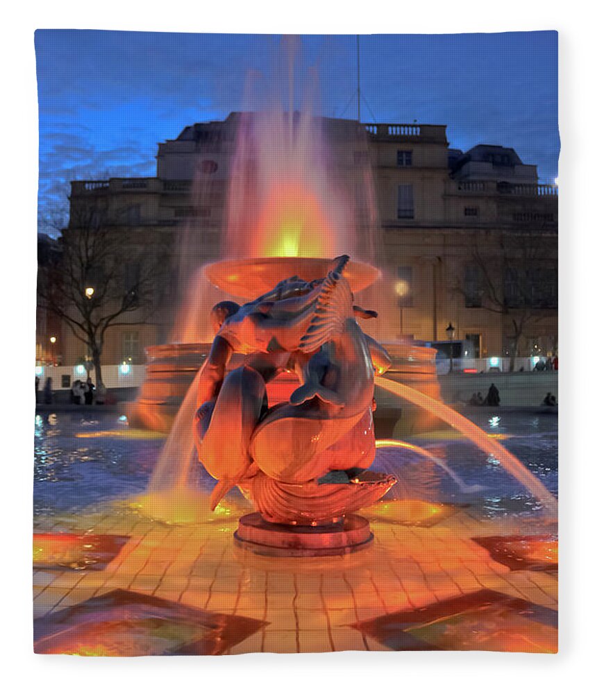 Trafalgar Square Fleece Blanket featuring the photograph Trafalgar Square Fountain by Terri Waters