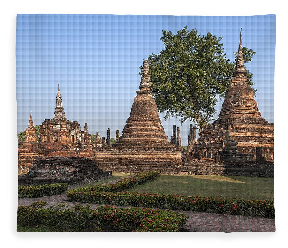 Temple Fleece Blanket featuring the photograph Wat Mahathat Chedi DTHST0014 by Gerry Gantt