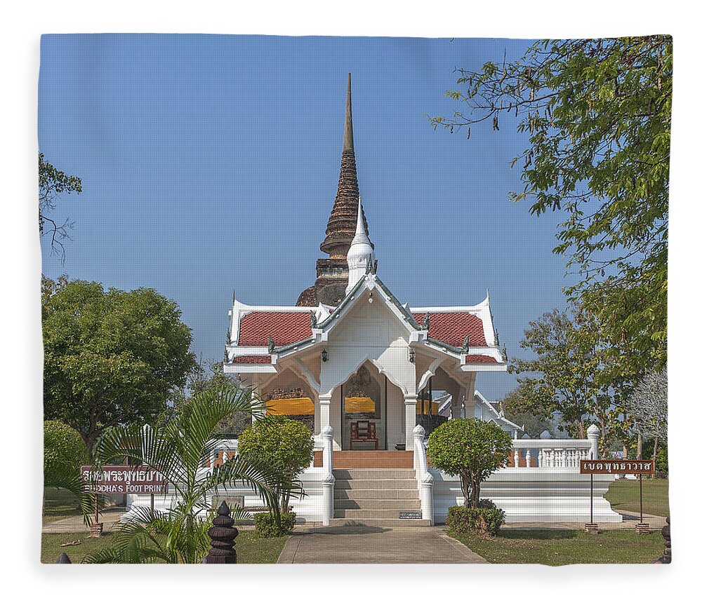 Temple Fleece Blanket featuring the photograph Wat Traphang Thong Lang Buddha's Footprint Shrine DTHST0166 by Gerry Gantt