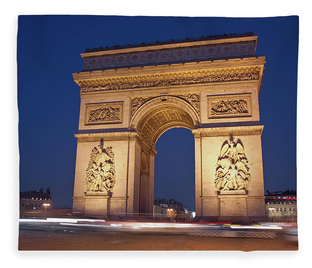 Arch Fleece Blanket featuring the photograph Arc De Triomphe, Paris, France by David Min