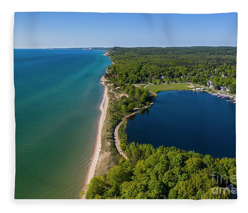Justerbar fløjl pædagog Arcadia Lake Drone Fleece Blanket by Twenty Two North Photography - Pixels