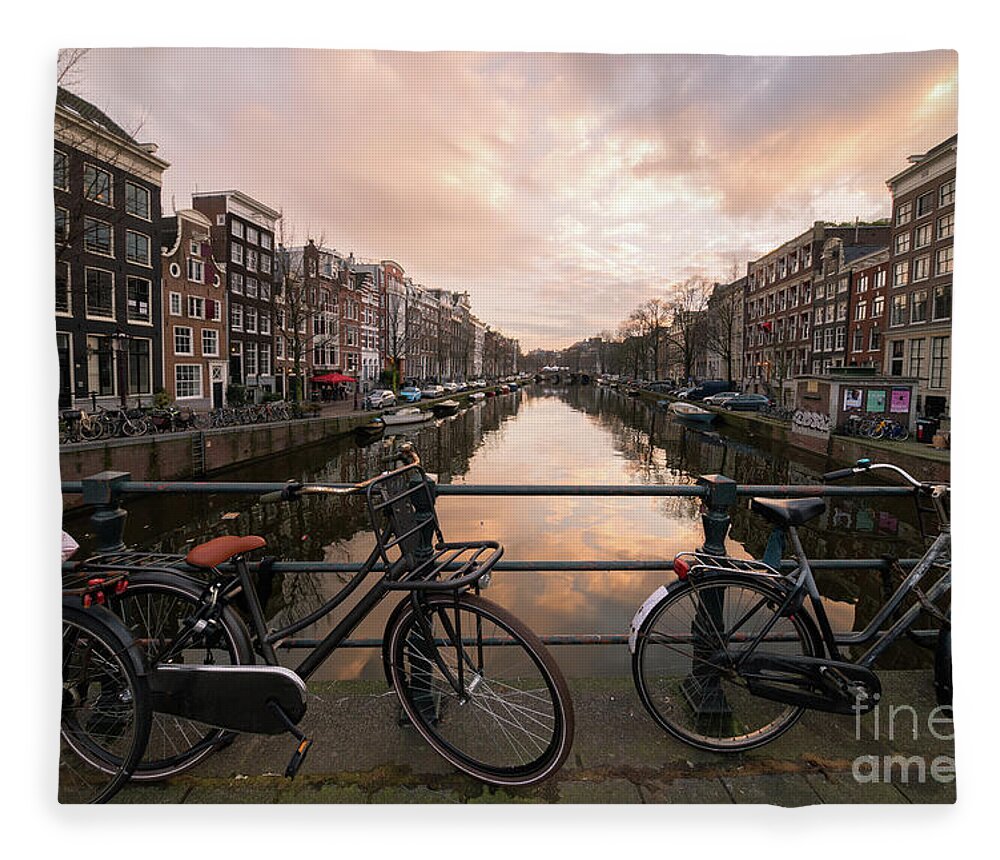 vlam Gelijk Grote hoeveelheid Bicycles and canal houses in Amsterdam at sunset Fleece Blanket by IPics  Photography - Pixels