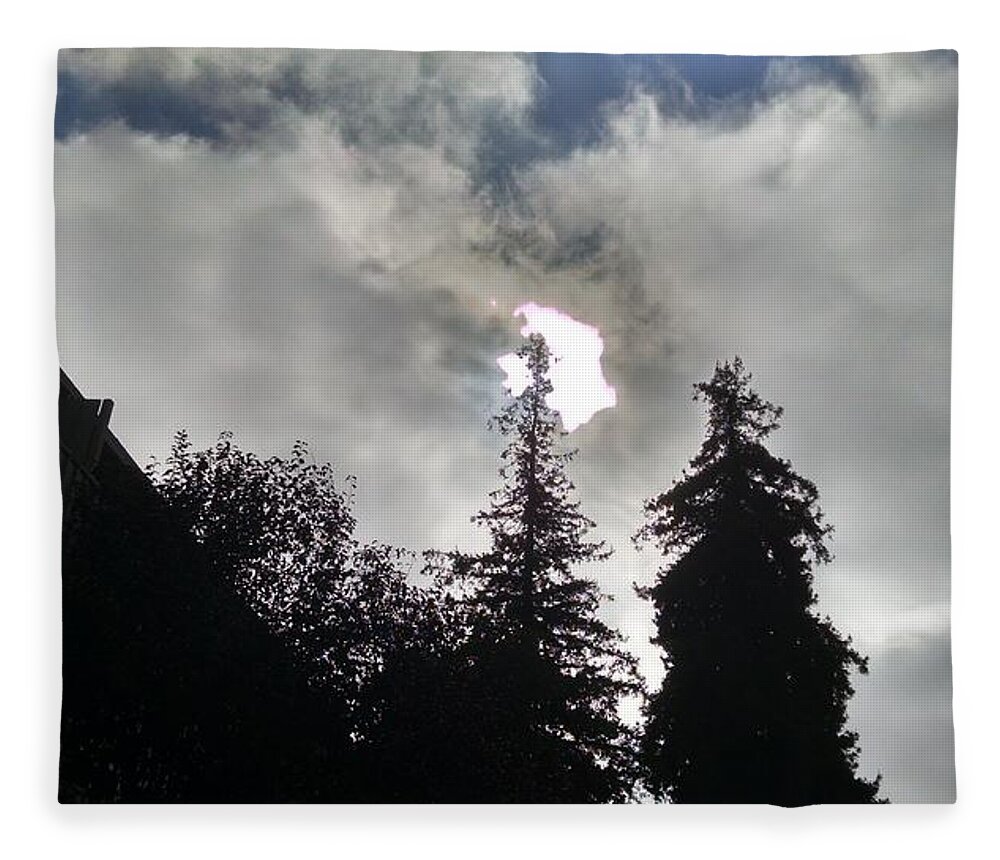 Clouds Fleece Blanket featuring the photograph Cloudy day by Steven Wills
