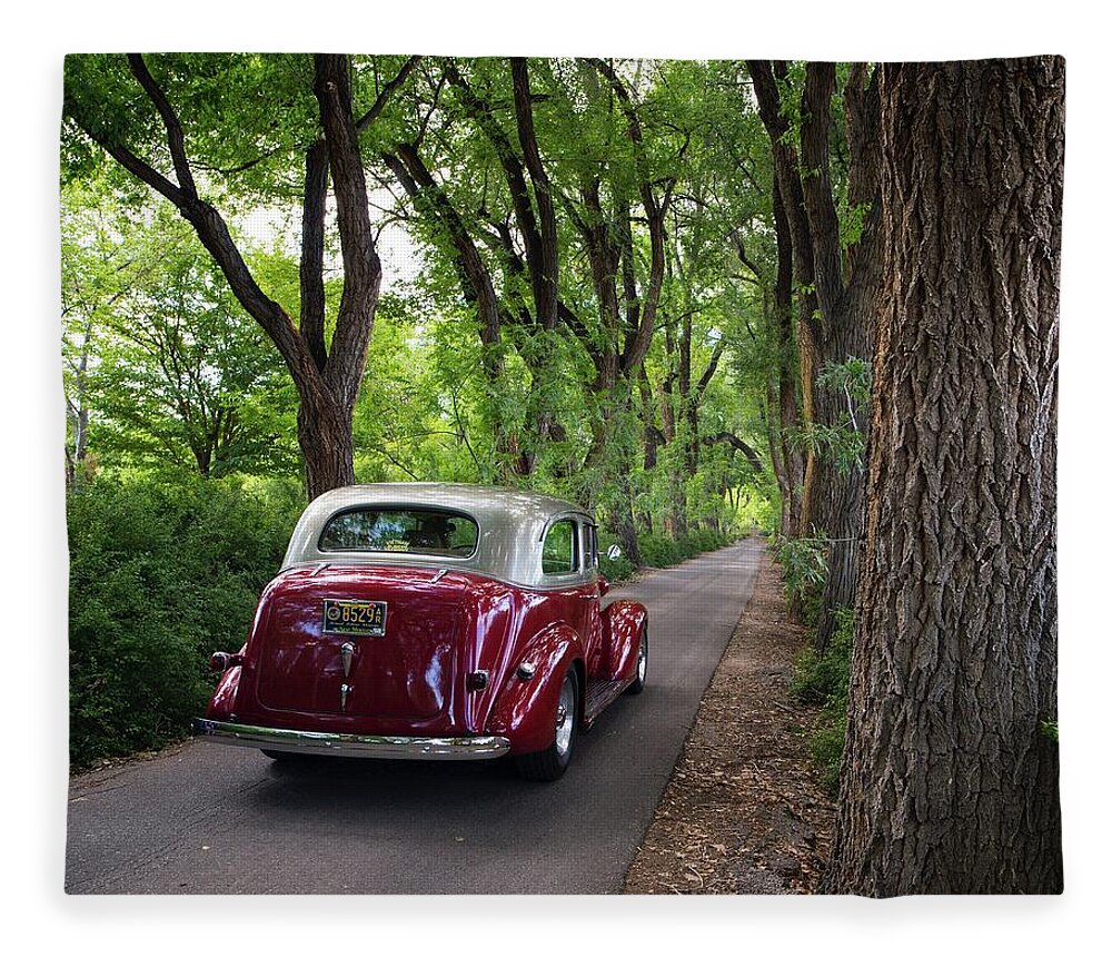 Classic Fleece Blanket featuring the photograph Cottonwood Classic by Tom Gresham
