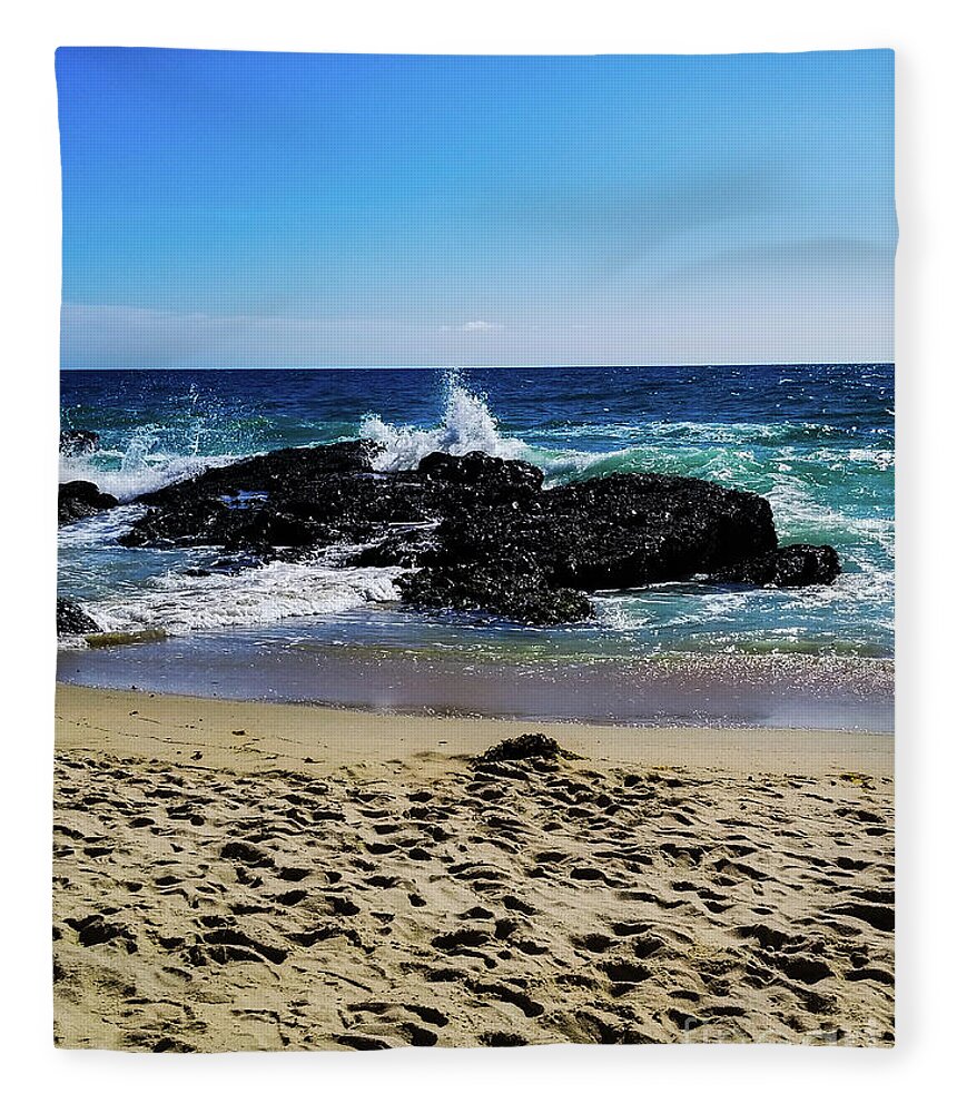 Crashing Fleece Blanket featuring the photograph Crashing Waves by Elizabeth M