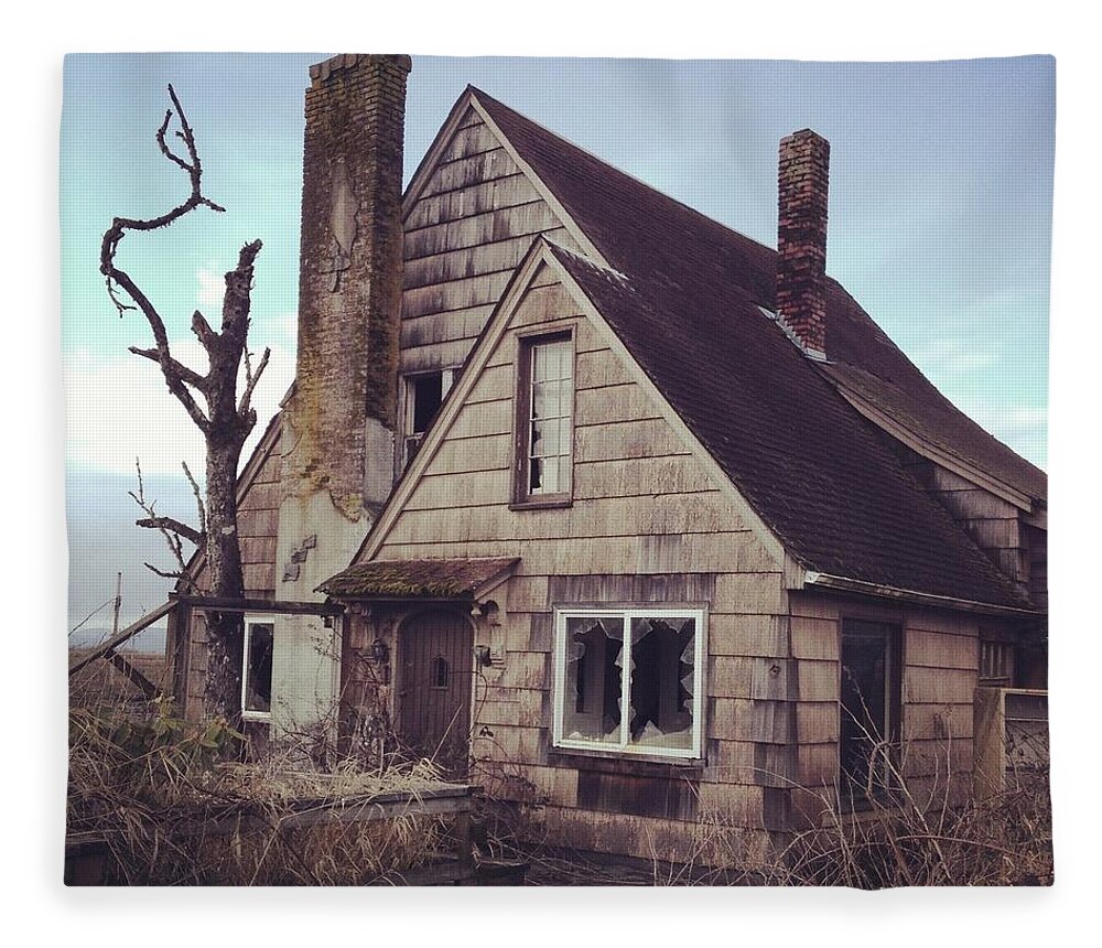 Spooky Fleece Blanket featuring the photograph Creepy House by Kevinruss