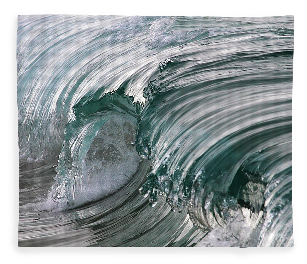 Scenics Fleece Blanket featuring the photograph Jibbon Wave by Ewen Charlton
