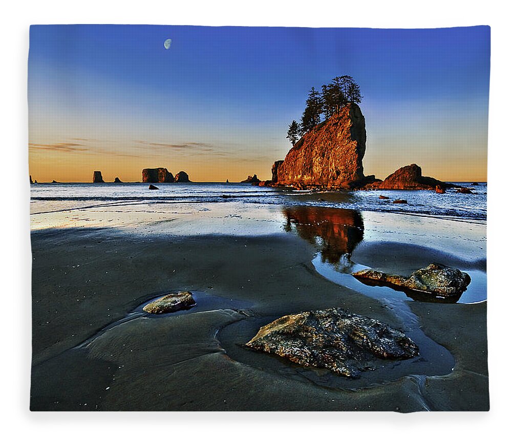 Water Fleece Blanket featuring the photograph Morning Low Tide at Second Beach by John Christopher