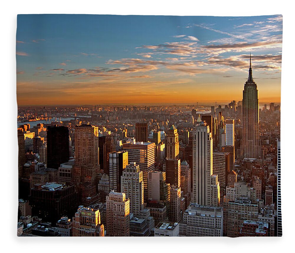 Tranquility Fleece Blanket featuring the photograph Manhattan Skyline At Sunset by Inigo Cia