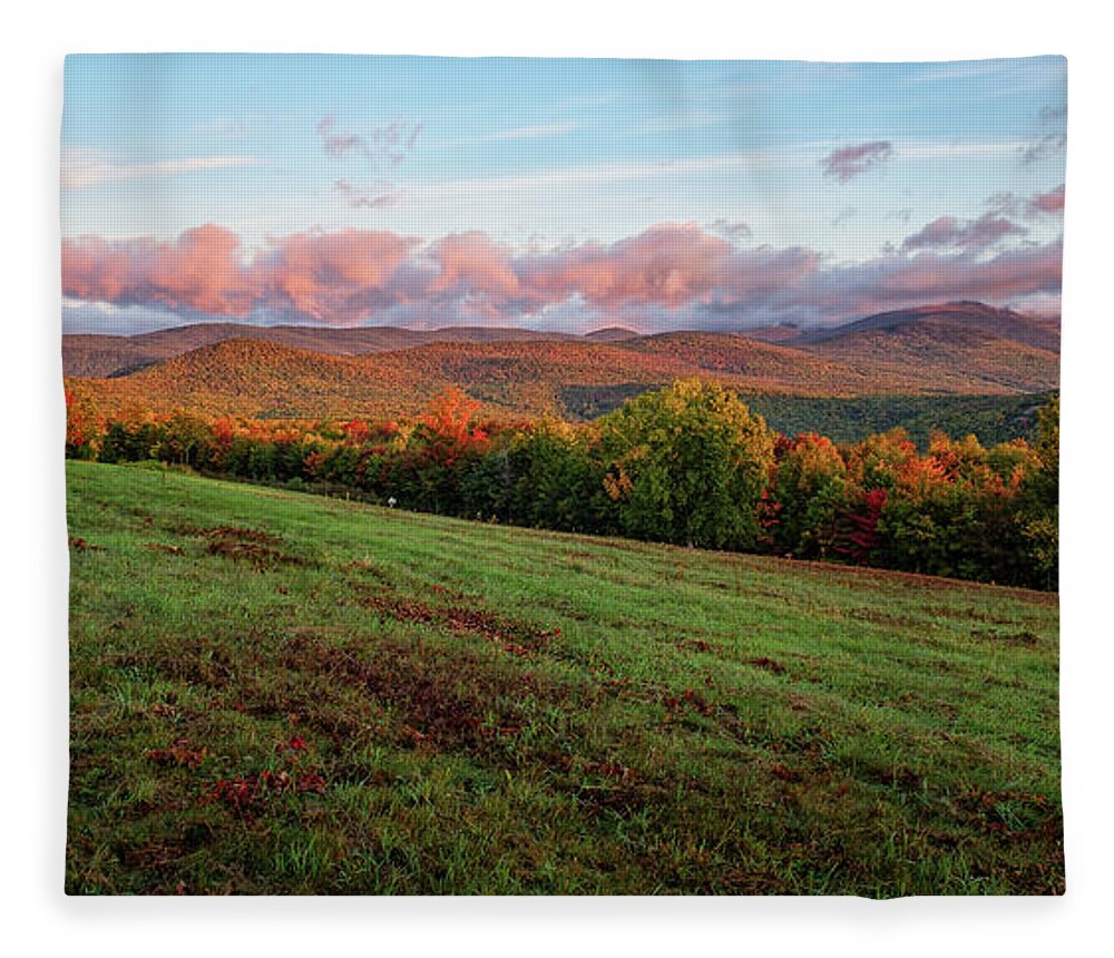 Clouds Fleece Blanket featuring the photograph Mountain View by Jeff Sinon