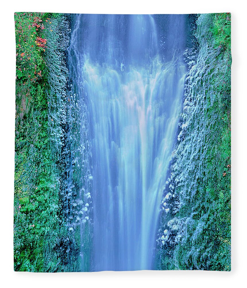 North America Fleece Blanket featuring the photograph Multnomah Falls Columbia River Gorge Oregon by Dave Welling