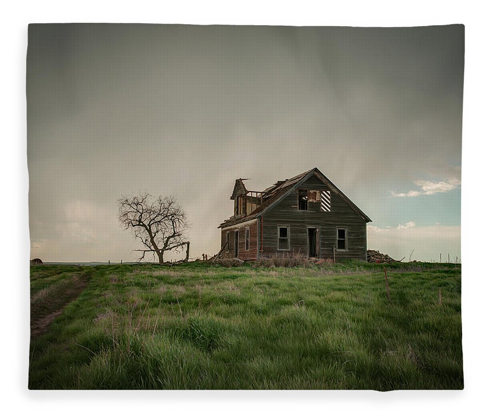 Abandoned Farm Fleece Blanket featuring the photograph Nebraska Farm House by Laura Hedien