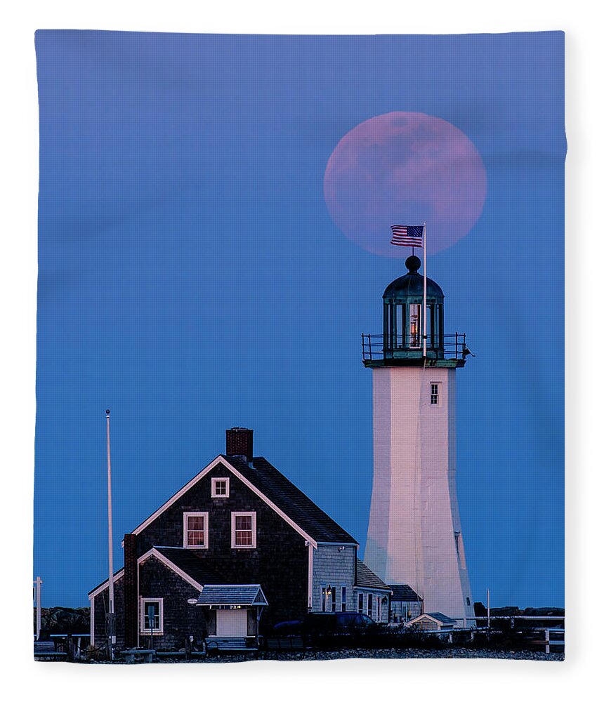 Moon Fleece Blanket featuring the photograph Old Scituate Light by Rob Davies