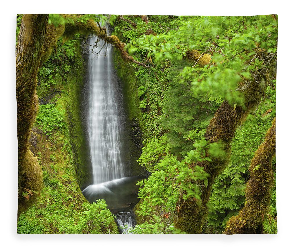 Scenics Fleece Blanket featuring the photograph Oregon Eagle Creek Trail Waterfall by Fotovoyager