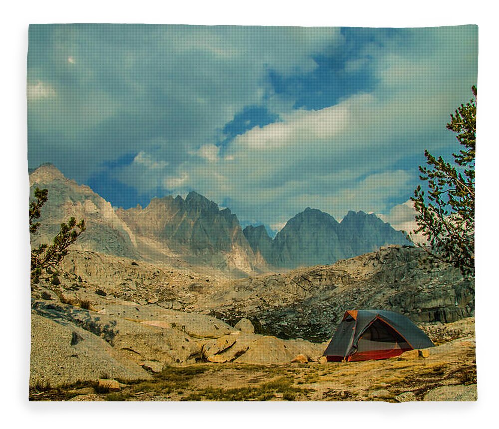 Sierra Nevada Mountains Fleece Blanket featuring the photograph Palisades Glow by Doug Scrima