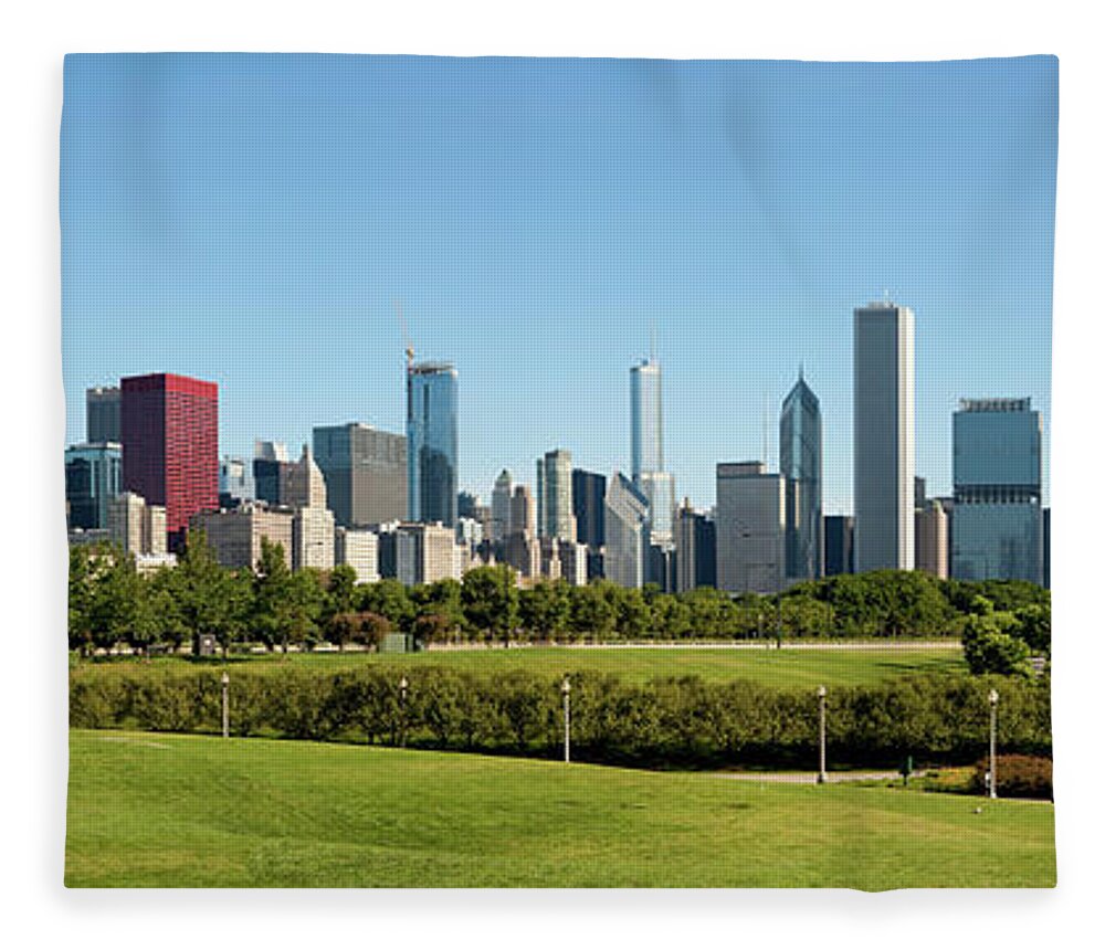 Panoramic Fleece Blanket featuring the photograph Panoramic Chicago Skyline – xxxl by Helpinghandphotos