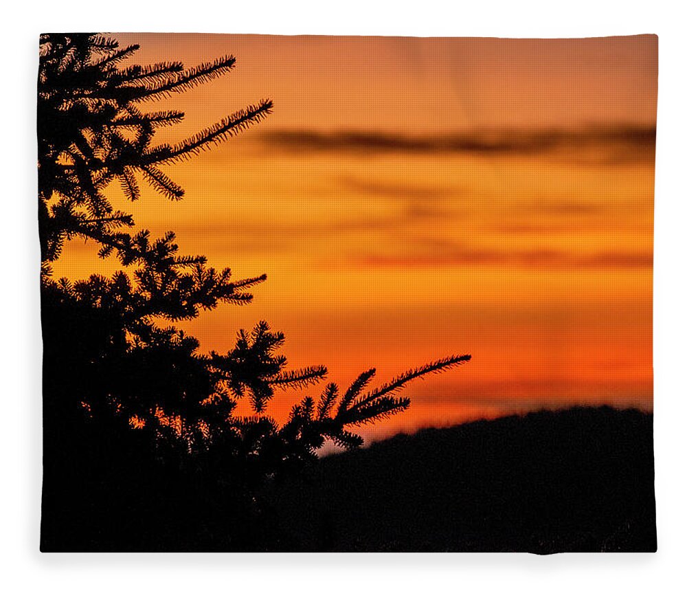 Sunrise Fleece Blanket featuring the photograph Pointing to Dawn by Matt Swinden