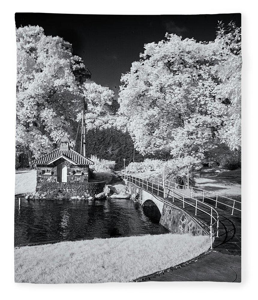 St Lawrence Seaway Fleece Blanket featuring the photograph Pump House In Black And White by Tom Singleton