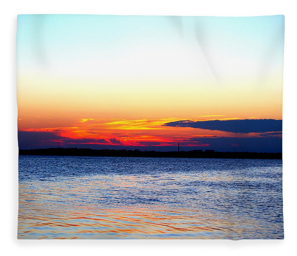 Radiant Fleece Blanket featuring the photograph Radiant Sunset by Cynthia Guinn