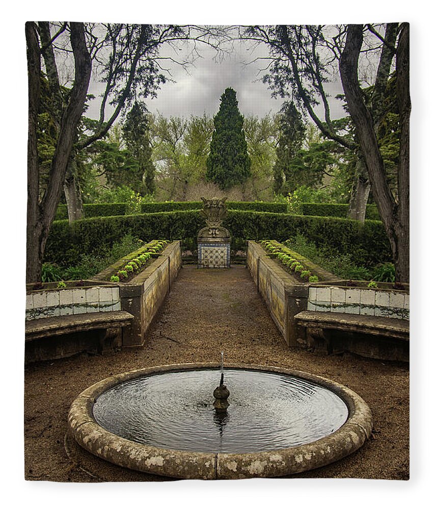 Fountain Fleece Blanket featuring the photograph Round Fountain by Carlos Caetano