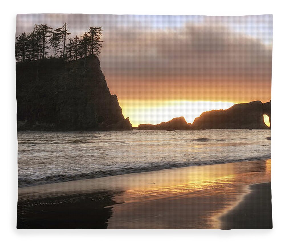 Washington Fleece Blanket featuring the photograph Second Beach Sunset by Jon Ares