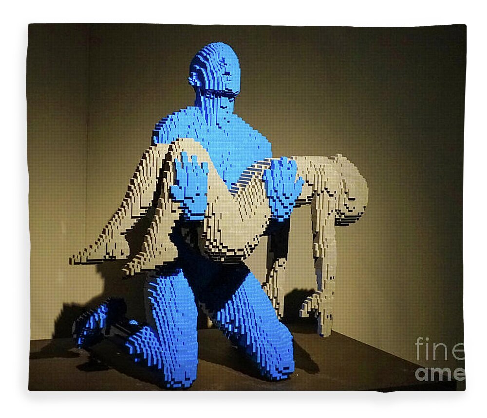 vaardigheid Koel Mok Statue from Lego building blocks k3 Fleece Blanket by Avi Horovitz - Pixels