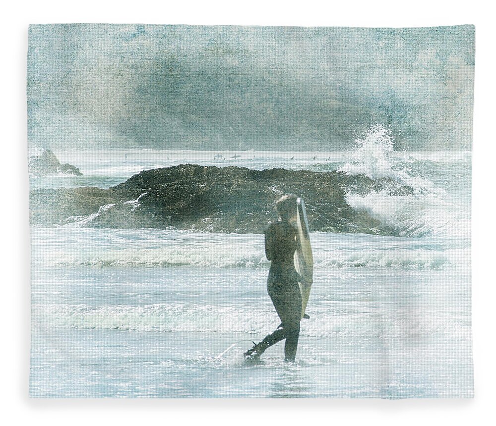 Ocean Fleece Blanket featuring the photograph Surf's Up by Barry Weiss