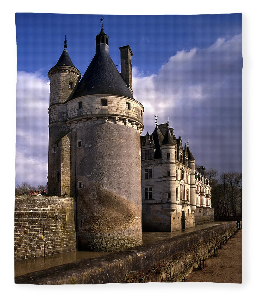 Tranquility Fleece Blanket featuring the photograph The Chateau De Chenonceau On Loire by Izzet Keribar