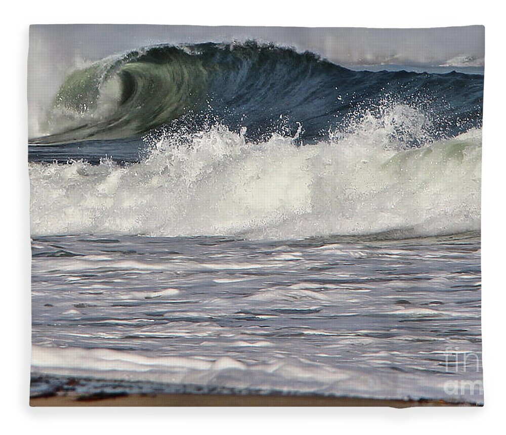 Seascape Fleece Blanket featuring the photograph The Eye Of A Wave by Sandra Huston