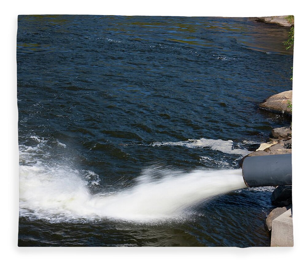Water's Edge Fleece Blanket featuring the photograph Water Discharge by Woodyupstate