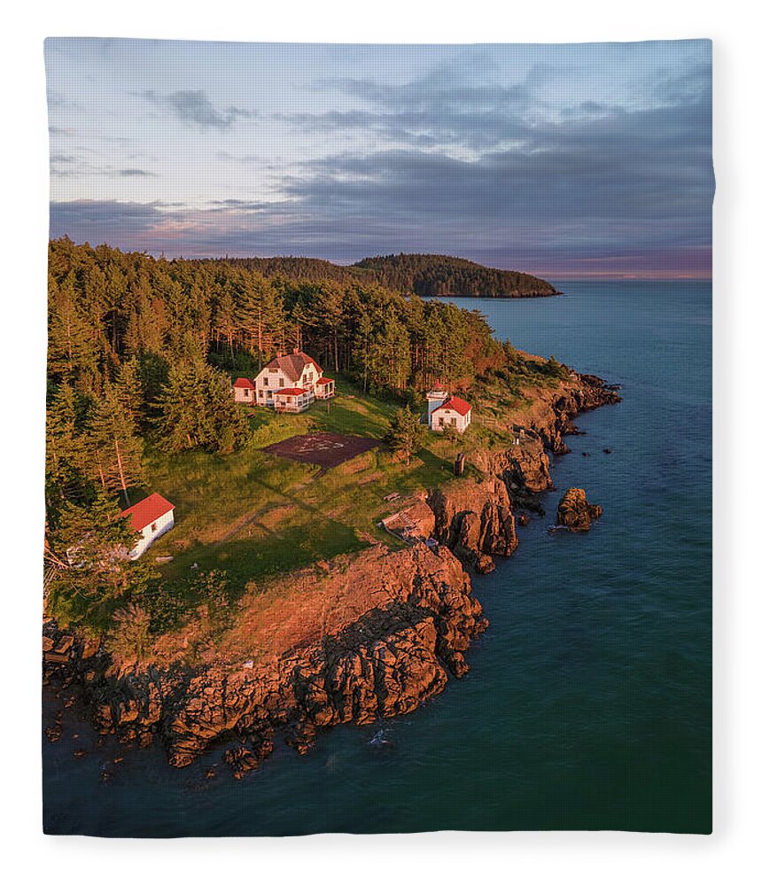 Lighthouse Fleece Blanket featuring the photograph Burrows Island Sunset 2 by Michael Rauwolf