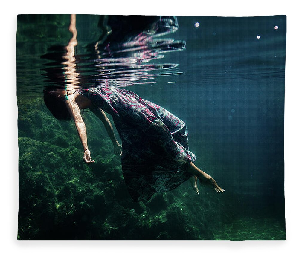 Underwater Fleece Blanket featuring the photograph Rest by Gemma Silvestre