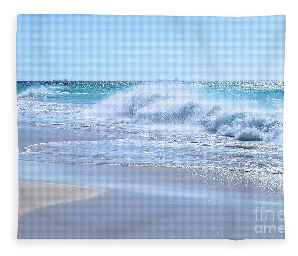 Aruba Fleece Blanket featuring the photograph Aruba Sparkle by Elaine Manley