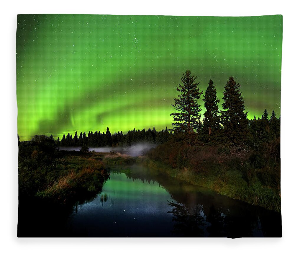 Landscape Fleece Blanket featuring the photograph Aurora Arc by Dan Jurak