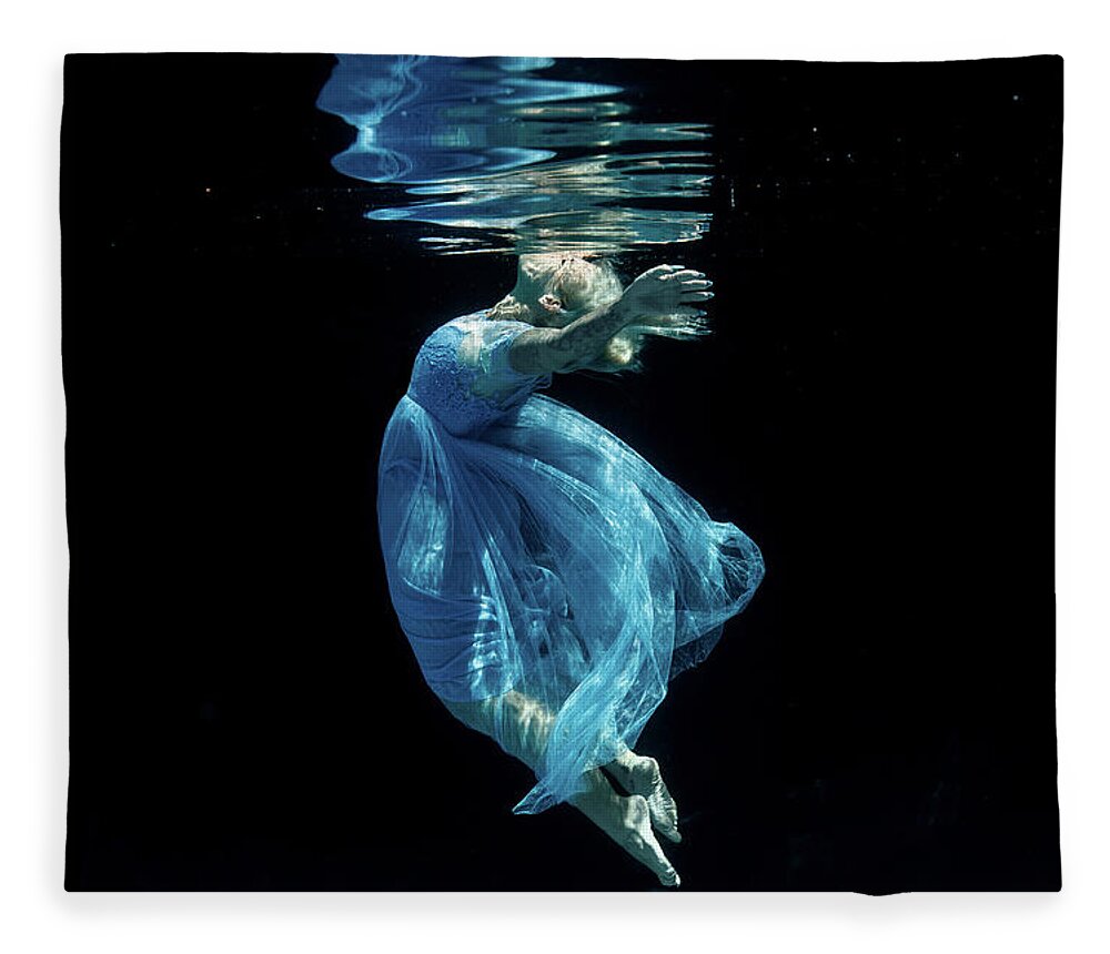 Underwater Fleece Blanket featuring the photograph Blue Feelings by Gemma Silvestre