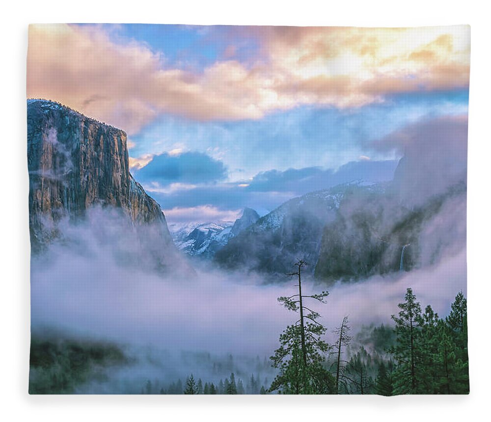 Yosemite National Park Fleece Blanket featuring the photograph Circle Of Life by Jonathan Nguyen