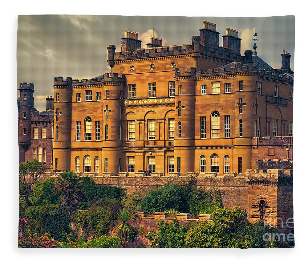 Culzean Castle Fleece Blanket featuring the photograph Culzean Castle by Kype Hills