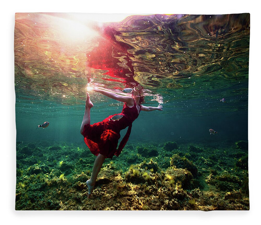 Underwater Fleece Blanket featuring the photograph Dancing II by Gemma Silvestre
