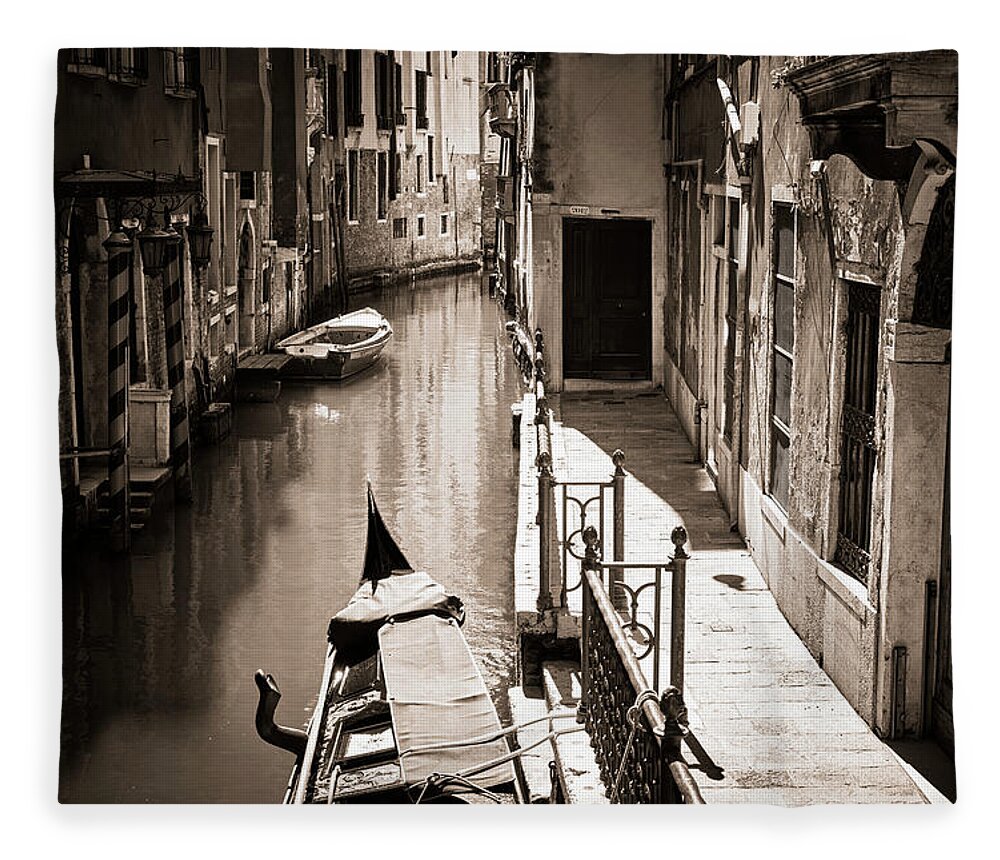Venice Fleece Blanket featuring the photograph Dsf1072 by Marco Missiaja