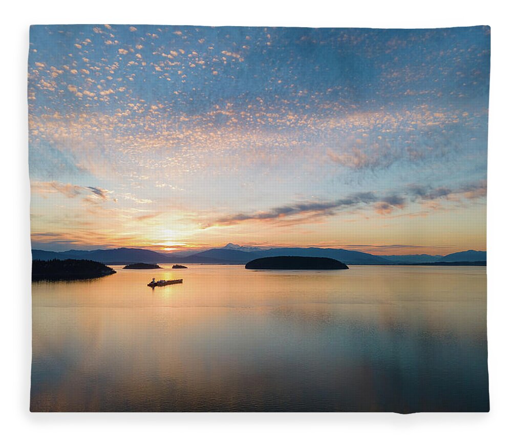 Mount Baker Fleece Blanket featuring the photograph Early Sunrise by Michael Rauwolf