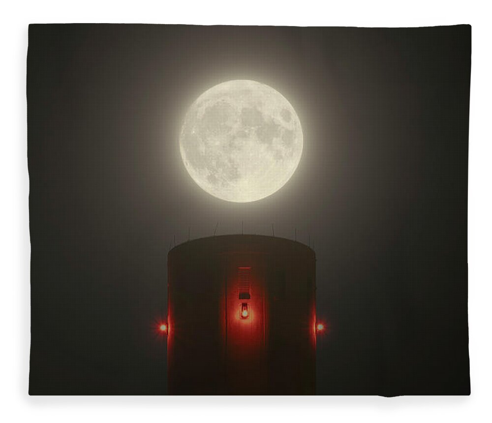  Fleece Blanket featuring the photograph Full moon cannon by Patrick Van Os