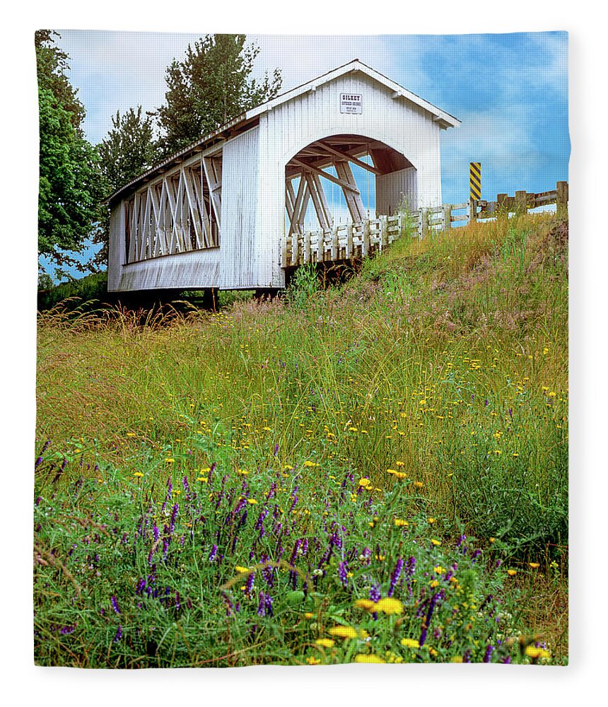 Usa Fleece Blanket featuring the photograph Gilkey Bridge by Randy Bradley