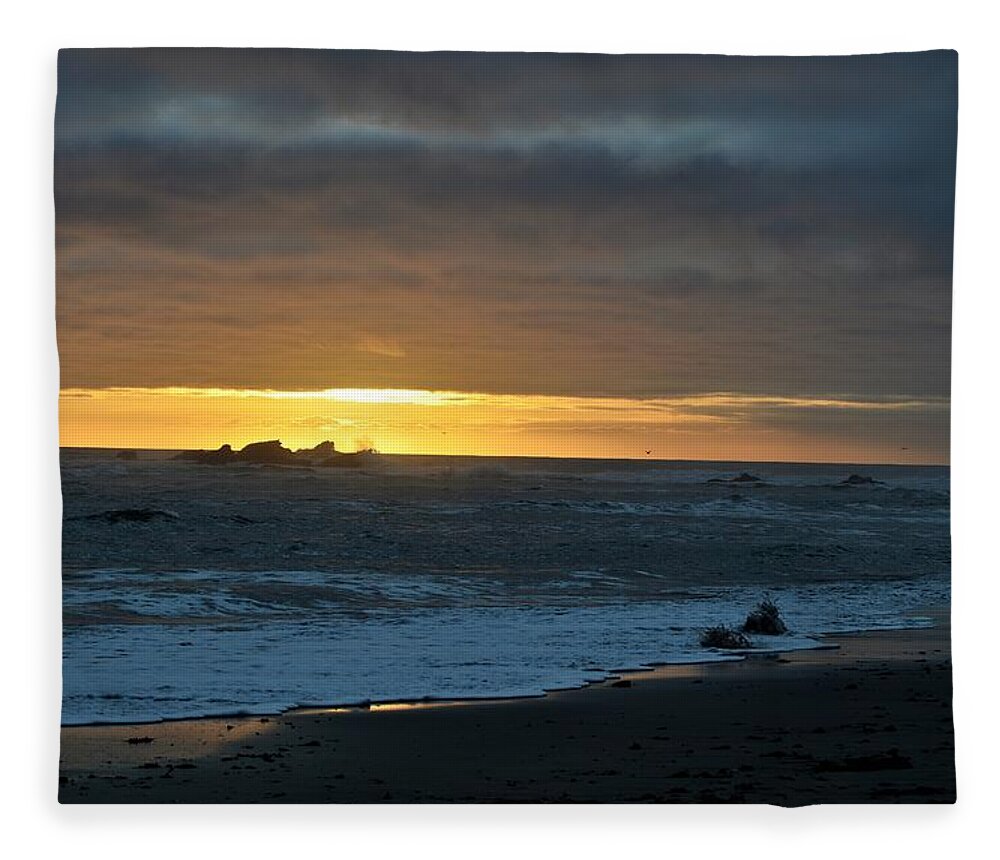 Half Moon Sunset Fleece Blanket featuring the photograph Half Moon Sunset by Warren Thompson
