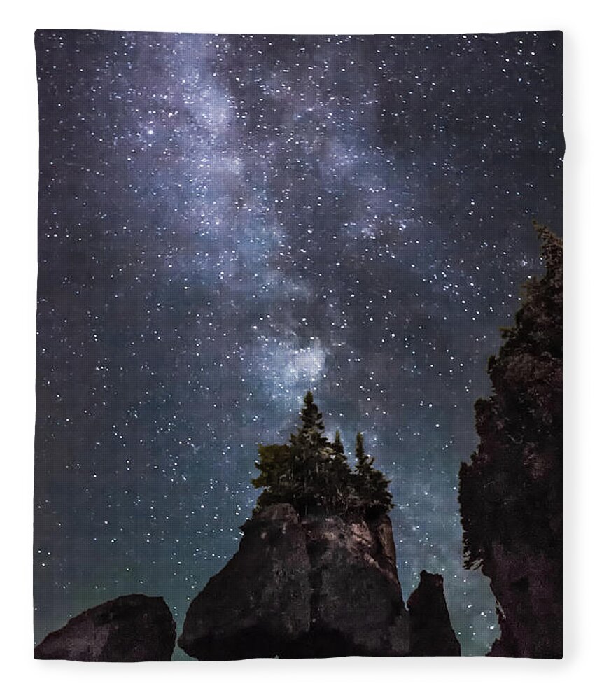 Hopewell Rocks Fleece Blanket featuring the photograph Hopewell Rocks Milky Way by Linda Villers